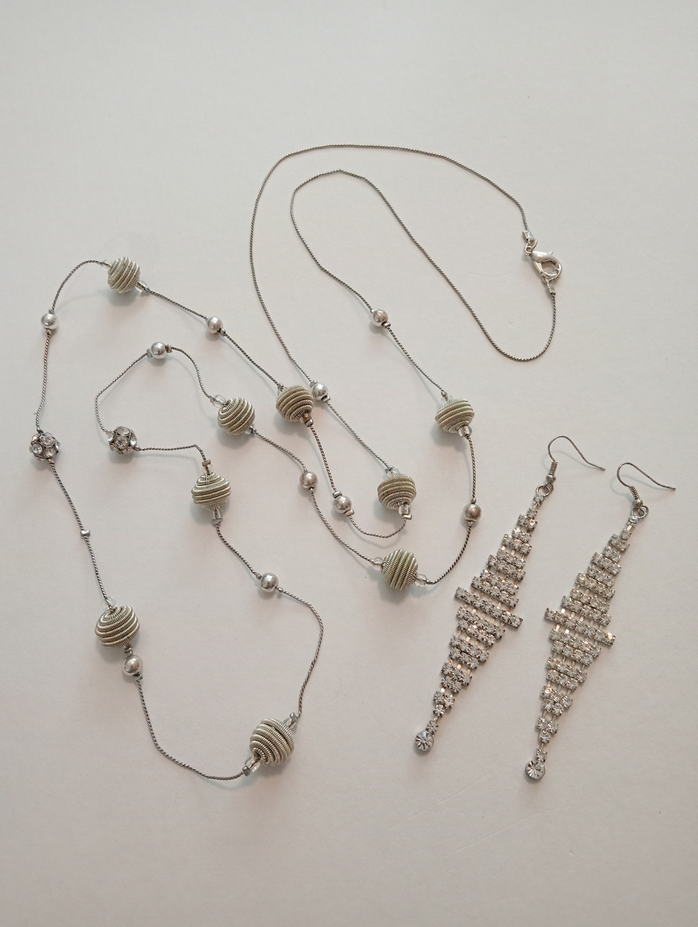 #1193. 2 Piece Silver Toned & Clear Rhinestone Necklace & Earring Bundle.